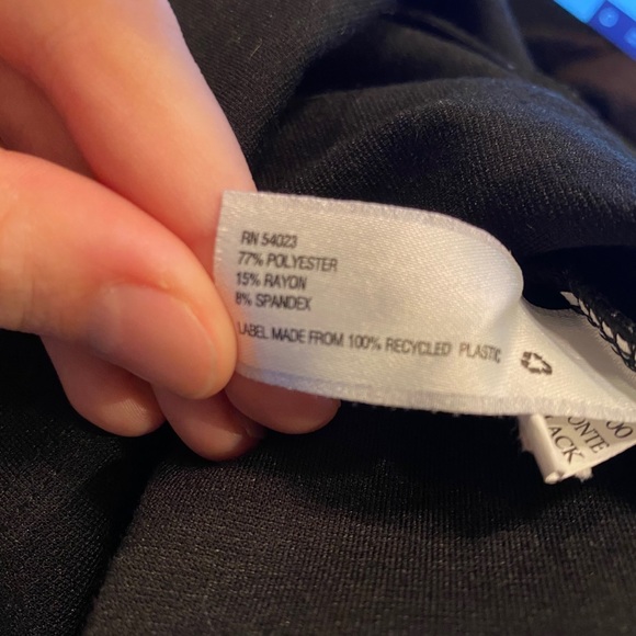 Gap xs black skirt- gently used - Picture 4 of 4